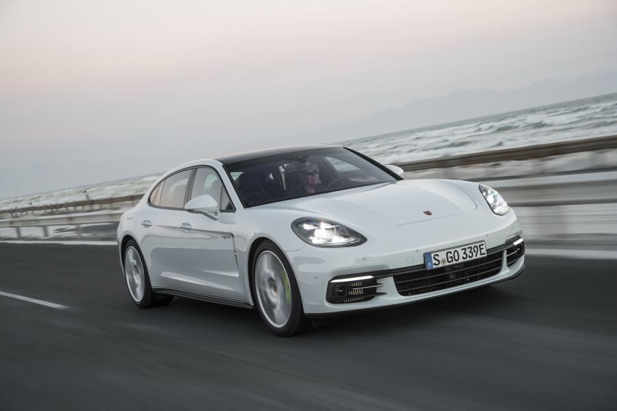  Porsche Panamera 4 E-Hybrid Executive 2016 года  (фото 11 из 21)